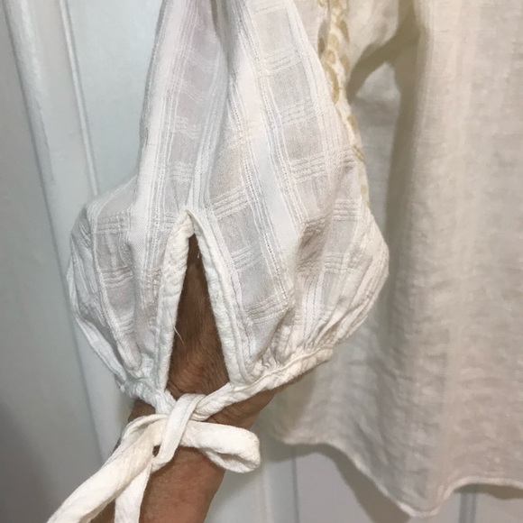 Solitaire Embroidered Puff Sleeve Blouse - Picture 5 of 9